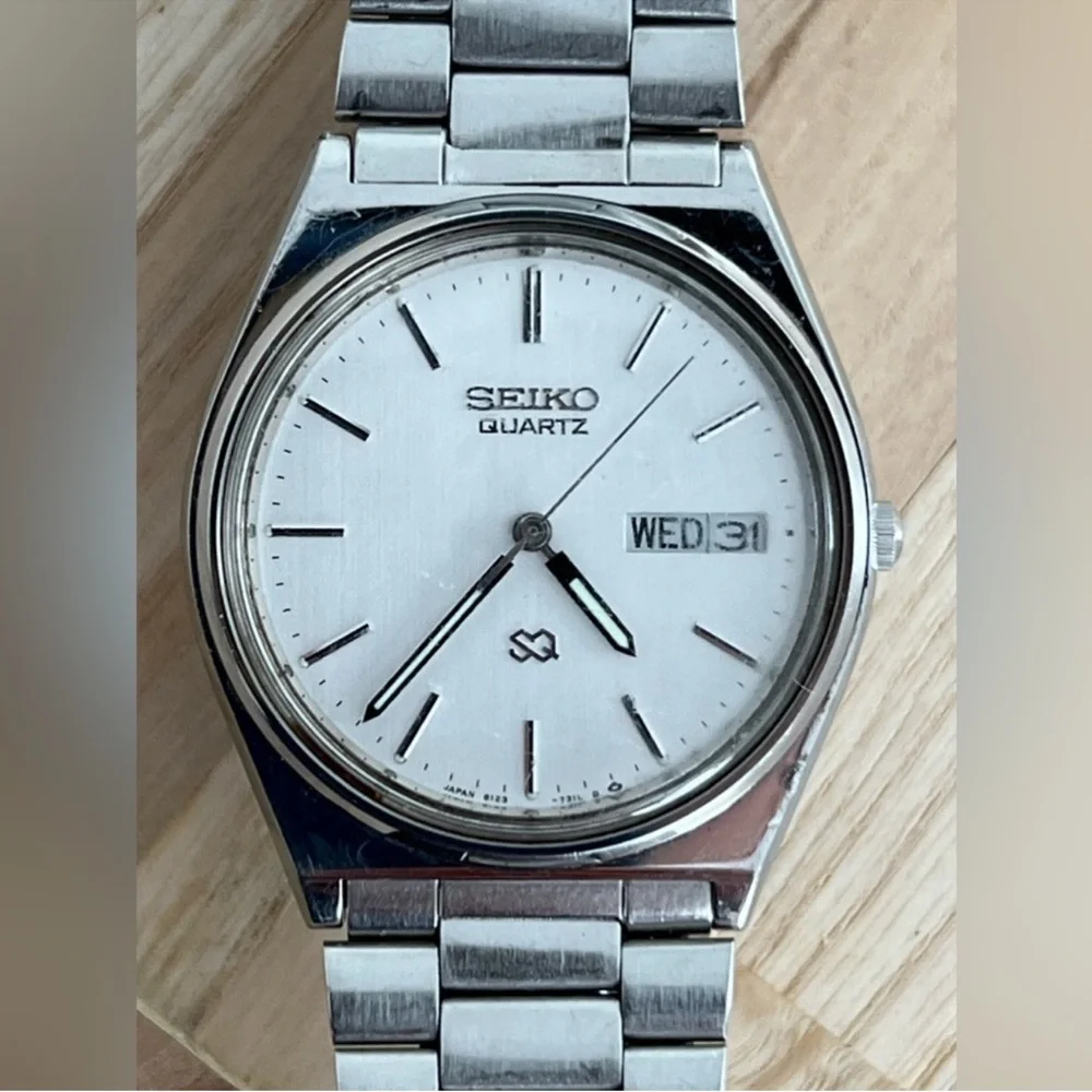 Seiko SQ Vintage Men's Watch Stainless Dial and Bracelet Day Date Windows